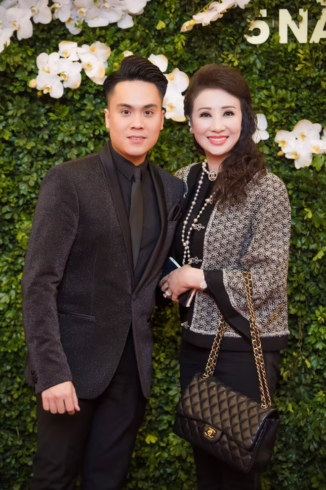 Hoa hậu Mỹ Linh "đọ" sắc với đàn chị Ngọc Hân  ảnh 5