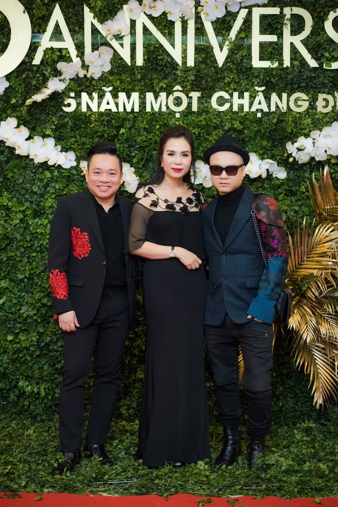 Hoa hậu Mỹ Linh "đọ" sắc với đàn chị Ngọc Hân  ảnh 4