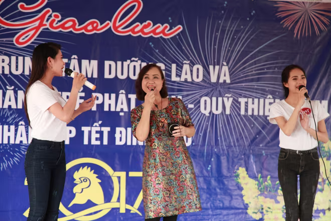 Thí sinh "Người đẹp Kinh Bắc 2017" chiêm bái chùa Phật Tích ảnh 18 Thí sinh "Người đẹp Kinh Bắc 2017" chiêm bái chùa Phật Tích ảnh 18