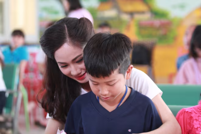 Thí sinh "Người đẹp Kinh Bắc 2017" chiêm bái chùa Phật Tích ảnh 16 Thí sinh "Người đẹp Kinh Bắc 2017" chiêm bái chùa Phật Tích ảnh 16