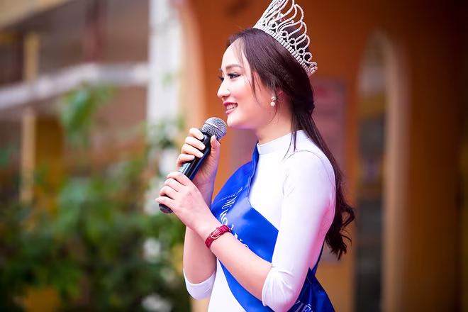 Nghĩa cử "uống nước nhớ nguồn" của Nữ hoàng đá quý Nguyễn Thị Oanh ảnh 12 Nghĩa cử "uống nước nhớ nguồn" của Nữ hoàng đá quý Nguyễn Thị Oanh ảnh 12