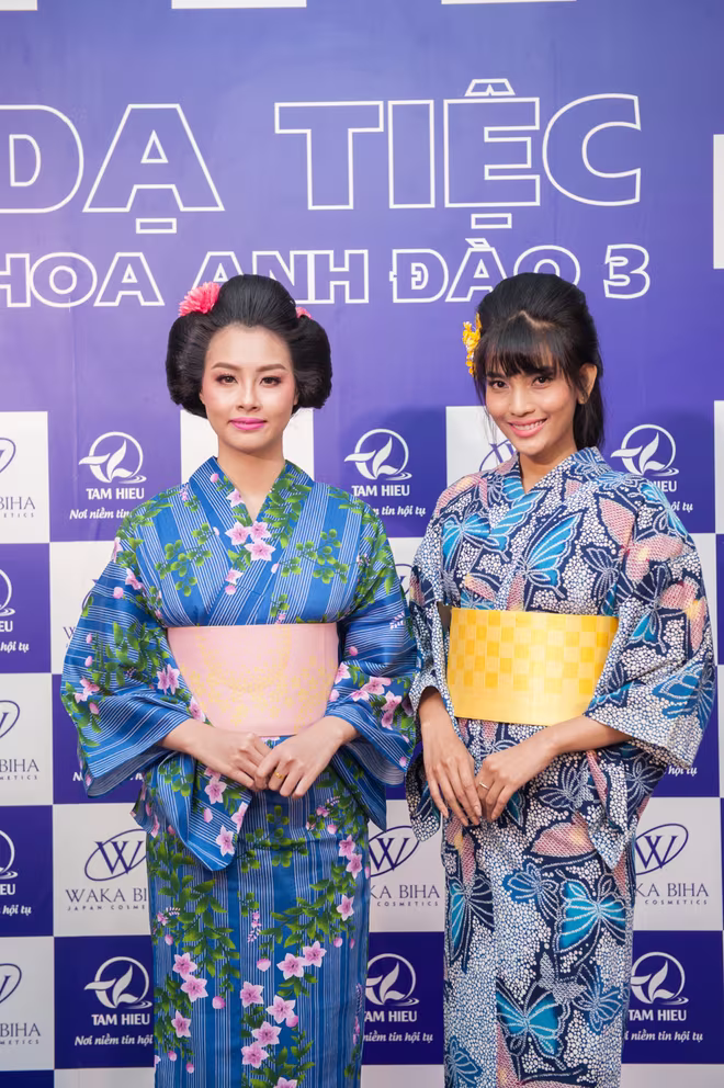 Dàn "sao" đẹp lạ trong trang phục Kimono ảnh 8 Dàn "sao" đẹp lạ trong trang phục Kimono ảnh 8