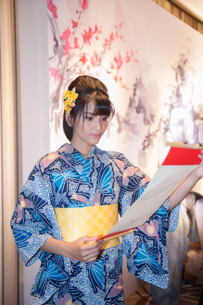 Dàn "sao" đẹp lạ trong trang phục Kimono ảnh 5 Dàn "sao" đẹp lạ trong trang phục Kimono ảnh 5
