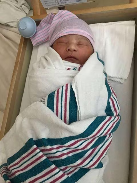 Con trai đầu lòng của ca sĩ Đan Trường vừa chào đời tại Mỹ ảnh 2 Con trai đầu lòng của ca sĩ Đan Trường vừa chào đời tại Mỹ ảnh 2