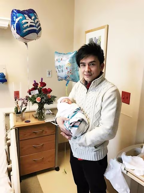 Con trai đầu lòng của ca sĩ Đan Trường vừa chào đời tại Mỹ ảnh 4 Con trai đầu lòng của ca sĩ Đan Trường vừa chào đời tại Mỹ ảnh 4