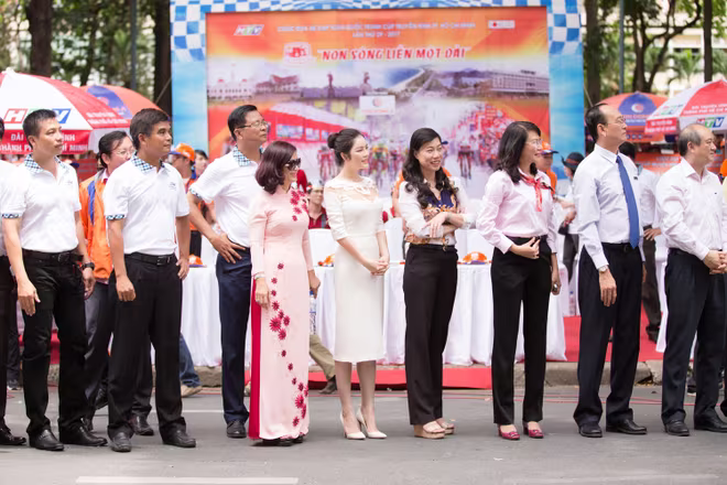 Lý Nhã Kỳ khoe thần thái sang trọng hiếm có ảnh 8 Lý Nhã Kỳ khoe thần thái sang trọng hiếm có ảnh 8