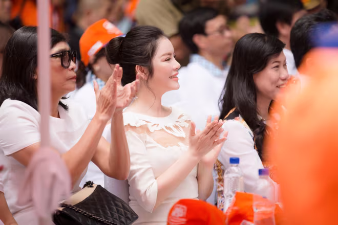 Lý Nhã Kỳ khoe thần thái sang trọng hiếm có ảnh 9 Lý Nhã Kỳ khoe thần thái sang trọng hiếm có ảnh 9