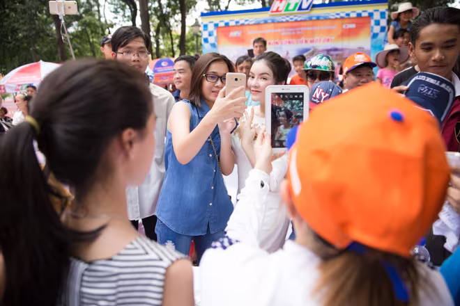 Lý Nhã Kỳ khoe thần thái sang trọng hiếm có ảnh 7 Lý Nhã Kỳ khoe thần thái sang trọng hiếm có ảnh 7