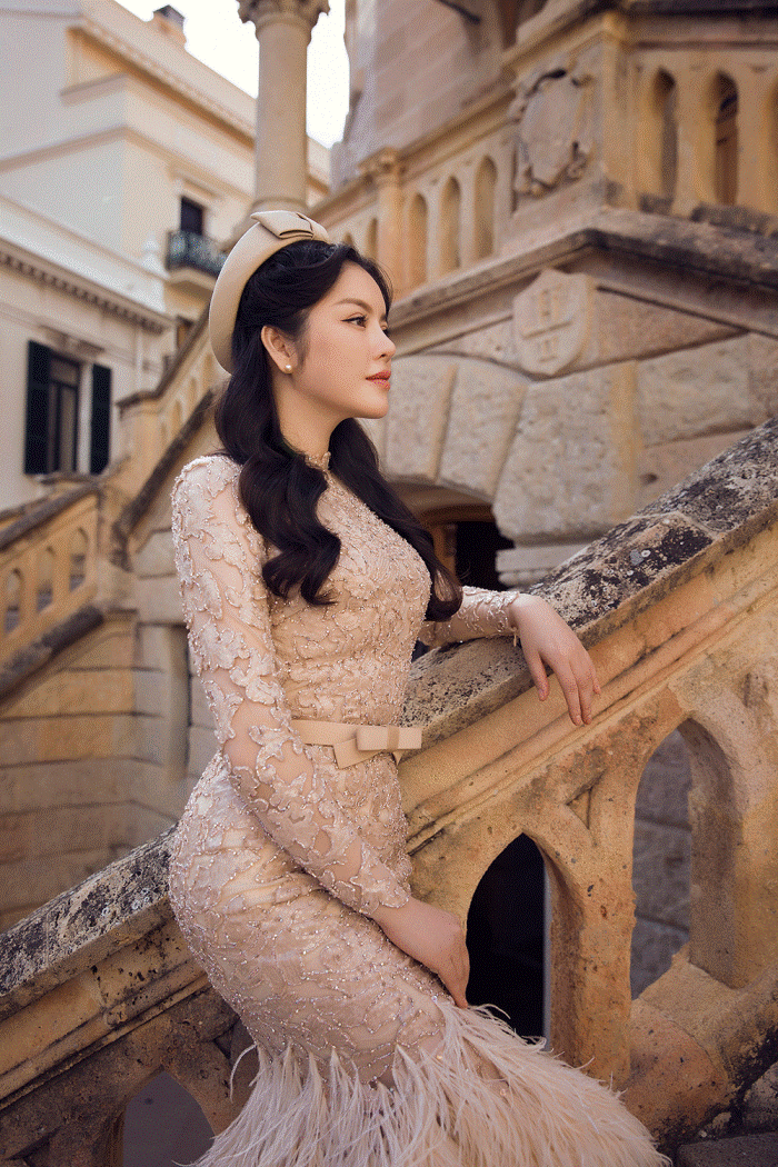 Vẻ đẹp cổ điển của Lý Nhã Kỳ bên lâu đài châu Âu ảnh 3