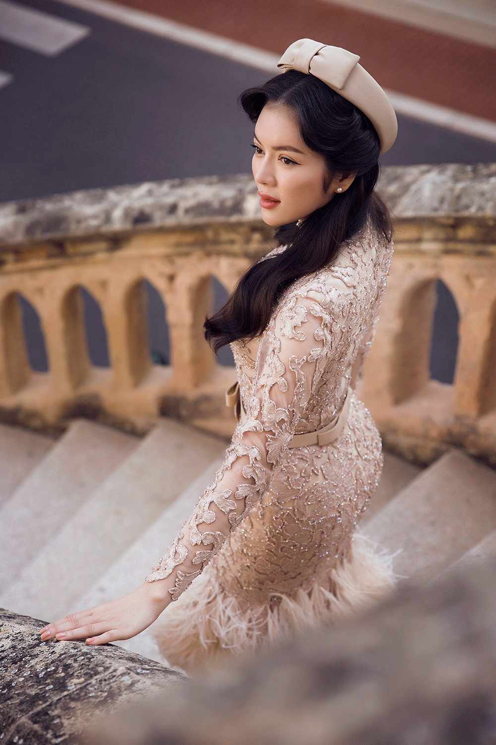 Vẻ đẹp cổ điển của Lý Nhã Kỳ bên lâu đài châu Âu ảnh 4