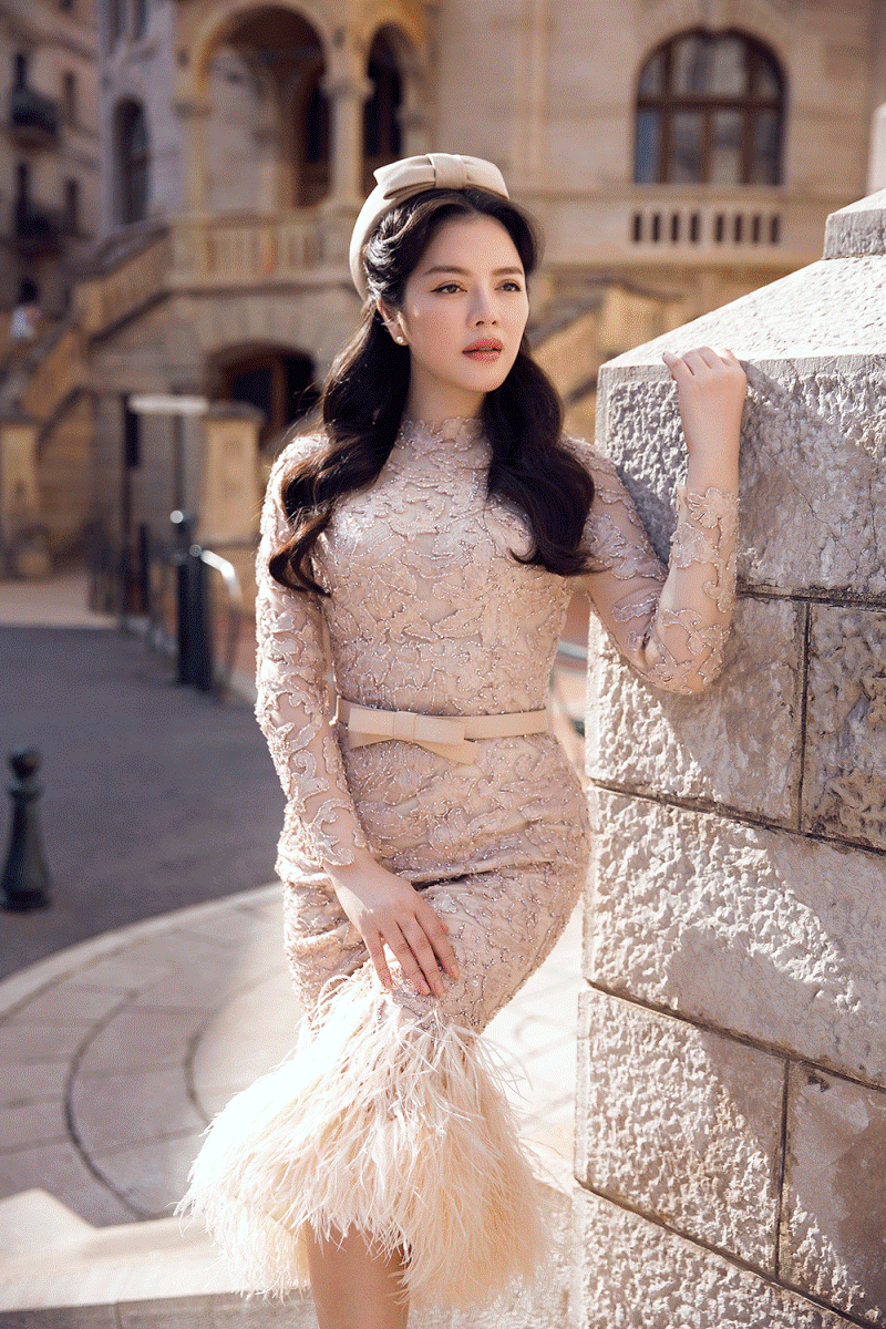 Vẻ đẹp cổ điển của Lý Nhã Kỳ bên lâu đài châu Âu ảnh 6