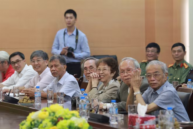 Tri ân sự đồng hành của giới văn nghệ sĩ, trí thức với Công an Hà Nội ảnh 2 Tri ân sự đồng hành của giới văn nghệ sĩ, trí thức với Công an Hà Nội ảnh 2