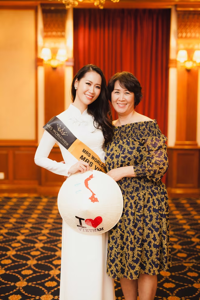 Dương Thùy Linh mang nón lá in hình bản đồ Việt Nam đến "Mrs Worldwide 2018" ảnh 5 Dương Thùy Linh mang nón lá in hình bản đồ Việt Nam đến "Mrs Worldwide 2018" ảnh 5