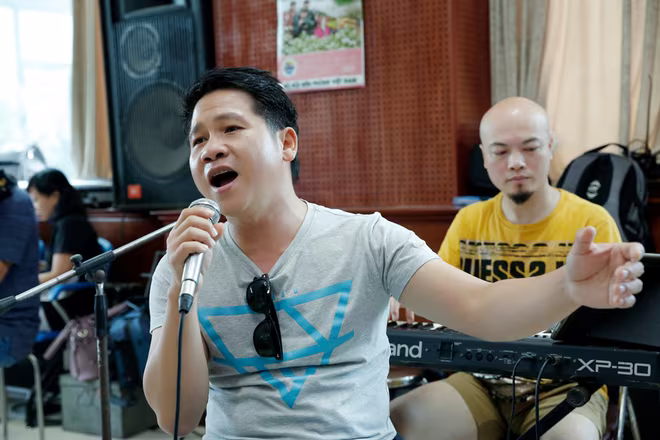 Vé "chợ đen" liveshow Trọng Tấn – Đăng Dương – Việt Hoàn lên tới 12 triệu đồng/cặp   ảnh 8 Vé "chợ đen" liveshow Trọng Tấn – Đăng Dương – Việt Hoàn lên tới 12 triệu đồng/cặp   ảnh 8