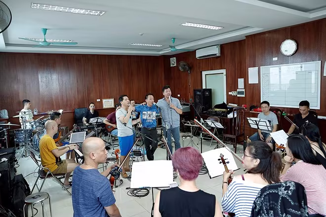 Vé "chợ đen" liveshow Trọng Tấn – Đăng Dương – Việt Hoàn lên tới 12 triệu đồng/cặp   ảnh 9 Vé "chợ đen" liveshow Trọng Tấn – Đăng Dương – Việt Hoàn lên tới 12 triệu đồng/cặp   ảnh 9