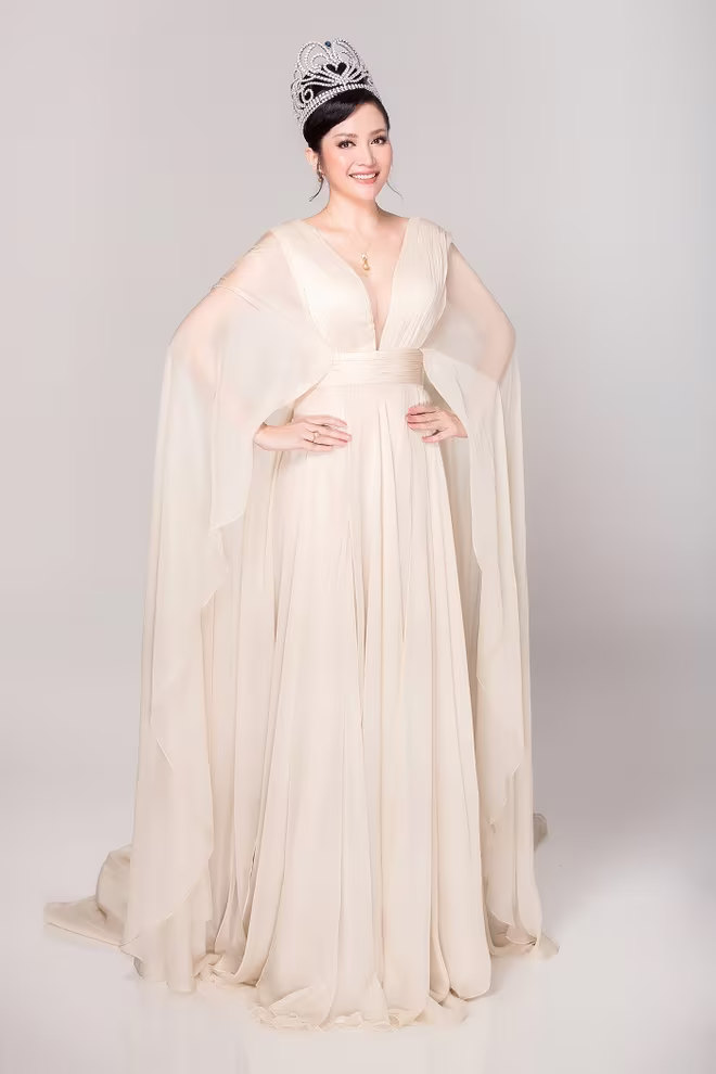 Hoa hậu Thiên Nga tiết lộ lý do chung thủy với màu trắng ảnh 7 Hoa hậu Thiên Nga tiết lộ lý do chung thủy với màu trắng ảnh 7