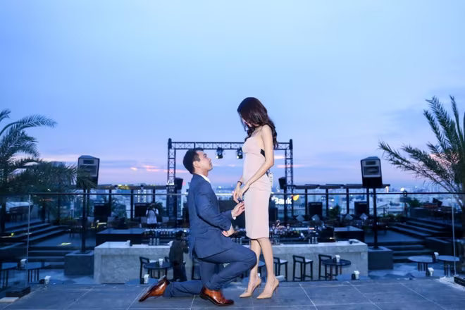 Lan Khuê rạng rỡ trong lễ đính hôn tại nhà riêng ảnh 4 Lan Khuê rạng rỡ trong lễ đính hôn tại nhà riêng ảnh 4