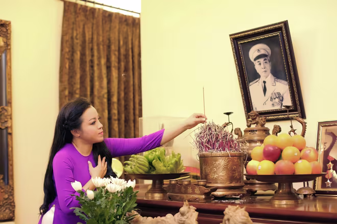 NSƯT Tố Nga hát ca khúc kỷ niệm 5 năm ngày mất Đại tướng Võ Nguyên Giáp ảnh 2 NSƯT Tố Nga hát ca khúc kỷ niệm 5 năm ngày mất Đại tướng Võ Nguyên Giáp ảnh 2