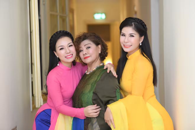 Ca sĩ Thu Hà lần đầu tiên tiết lộ về cô em gái ruột tài năng Linh Hoa ảnh 9