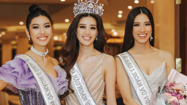 Sự cố "lộ ngực" trong đêm bán kết khiến Thúy Vân "trượt" vương miện Hoa hậu? ảnh 2 Sự cố "lộ ngực" trong đêm bán kết khiến Thúy Vân "trượt" vương miện Hoa hậu? ảnh 2