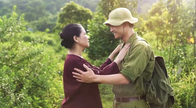 "Mỹ nữ hát nhạc Nga" gây bất ngờ với phim ca nhạc song ngữ ảnh 3