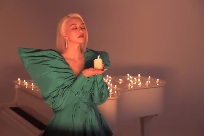 "Bạn gái tin đồn" của nhạc sĩ Phương Uyên ra MV suy tư về tình yêu ảnh 2