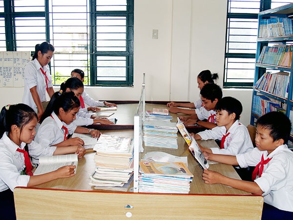 Trường học giới thiệu hàng trăm đầu sách xuất sắc ảnh 1 Trường học giới thiệu hàng trăm đầu sách xuất sắc ảnh 1