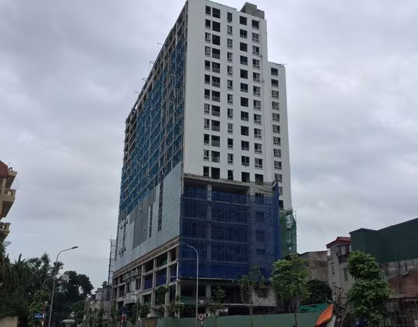 Chủ đầu tư công trình 8B Lê Trực cam kết tự "cắt ngọn" ảnh 1