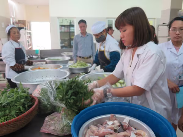 Gần 70.000 cơ sở vi phạm về an toàn thực phẩm, trên 1.300 người bị ngộ độc ảnh 2 Gần 70.000 cơ sở vi phạm về an toàn thực phẩm, trên 1.300 người bị ngộ độc ảnh 2