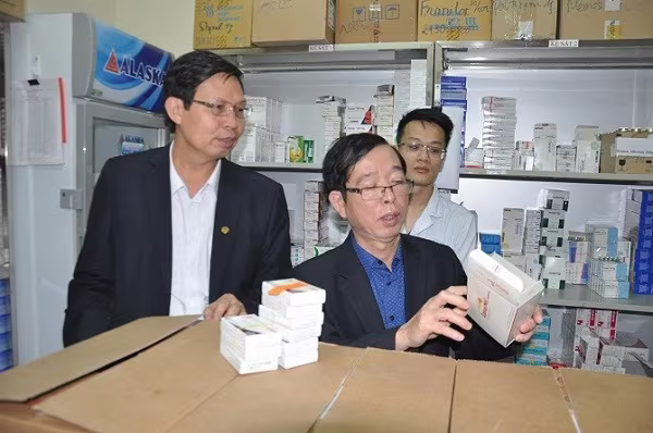 Hà Nội: Thu hồi giấy phép, đình chỉ hoạt động 10 phòng khám tư nhân sai phạm ảnh 1