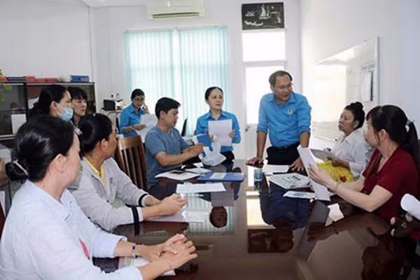 Người lao động khốn khổ vì bị doanh nghiệp chiếm dụng tiền đóng bảo hiểm xã hội để... kinh doanh ảnh 1 Người lao động khốn khổ vì bị doanh nghiệp chiếm dụng tiền đóng bảo hiểm xã hội để... kinh doanh ảnh 1