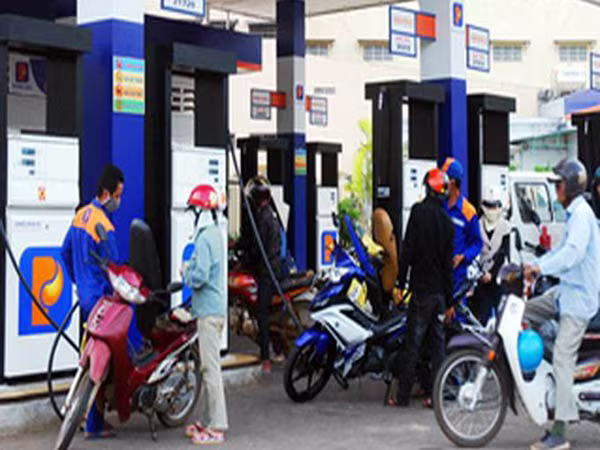 Giữ nguyên giá xăng, giảm trích quỹ bình ổn ảnh 1 Giữ nguyên giá xăng, giảm trích quỹ bình ổn ảnh 1