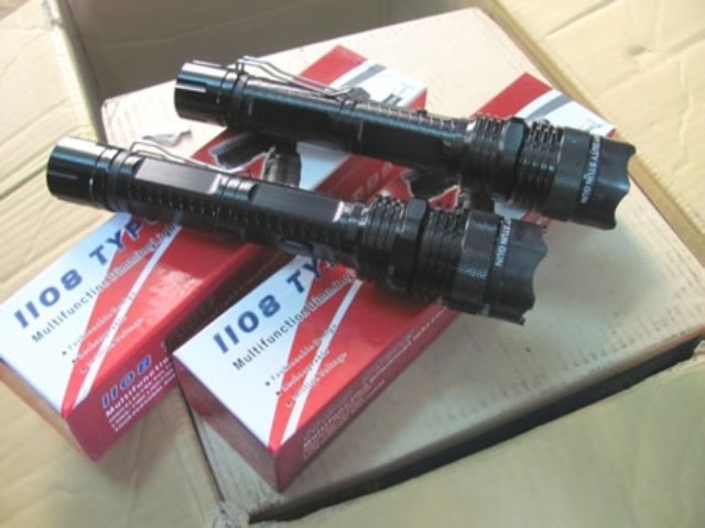 Phát hiện đèn pin có chức năng phát tia lửa điện gửi lên máy bay ảnh 1 Phát hiện đèn pin có chức năng phát tia lửa điện gửi lên máy bay ảnh 1