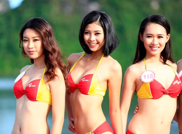 Thí sinh Hoa hậu Việt Nam 2016 rực rỡ với bikini trên du thuyền ảnh 2