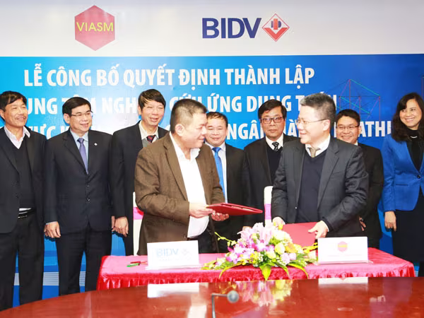 Thành lập Trung tâm Nghiên cứu ứng dụng toán trong kinh tế, tài chính, ngân hàng ảnh 1