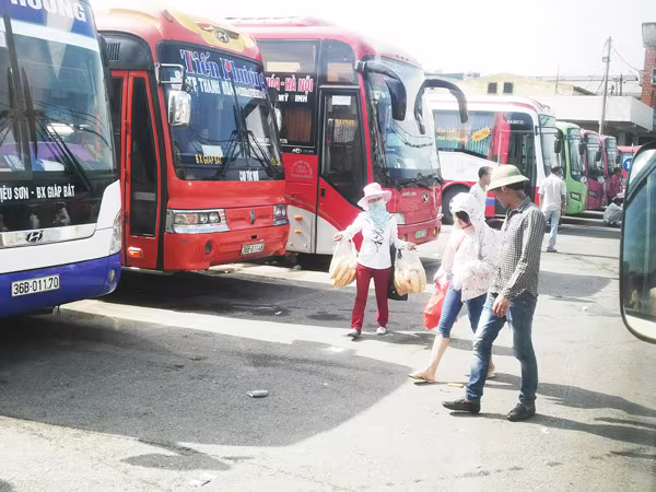 Giá xăng lao dốc, Bộ Tài chính "sốt ruột" yêu cầu giảm cước vận tải ảnh 1