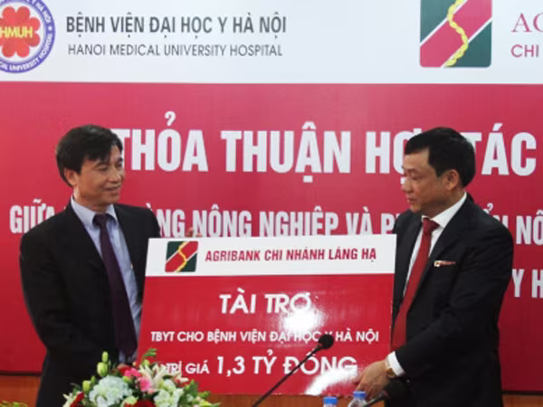 Agribank tài trợ 1,3 tỷ đồng cho Bệnh viện Đại học Y Hà Nội ảnh 1 Agribank tài trợ 1,3 tỷ đồng cho Bệnh viện Đại học Y Hà Nội ảnh 1