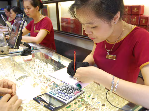 Giá vàng hôm nay (13-10): Chiếm lại mốc 34 triệu đồng/lượng ảnh 1