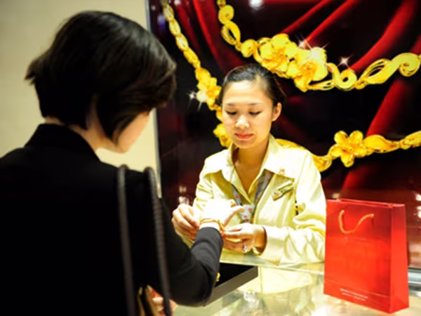 Giá vàng ngày 20-10: Giảm gần 150.000 đồng - đánh mất mốc 34 triệu đồng/lượng ảnh 1