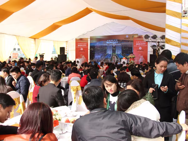 Hàng trăm khách hàng tham dự lễ mở bán đợt 1 Dự án Mon City ảnh 1
