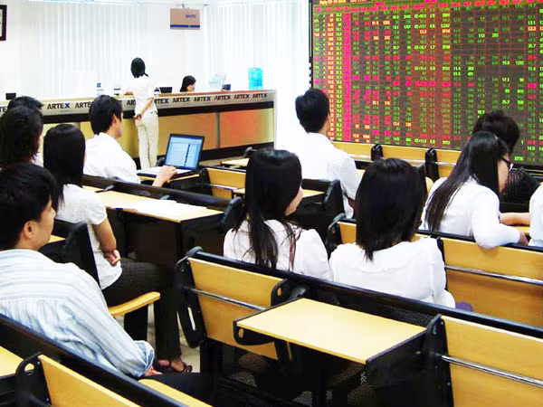 Yêu cầu ngăn chặn, xử lý hành vi tung tin đồn khiến chứng khoán "lao dốc" ảnh 1 Yêu cầu ngăn chặn, xử lý hành vi tung tin đồn khiến chứng khoán "lao dốc" ảnh 1