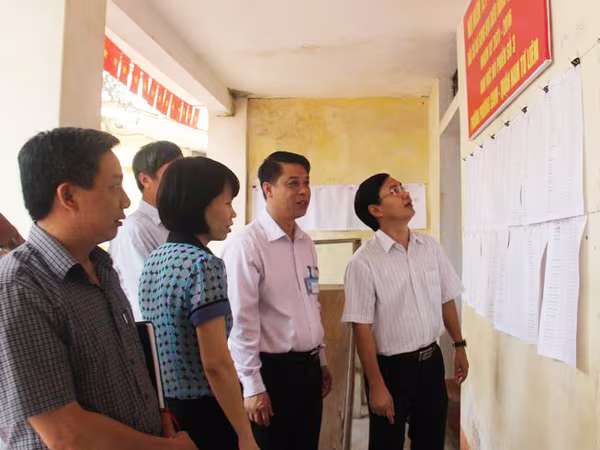Chậm nhất ngày 12-4-2016 phải niêm yết danh sách cử tri ảnh 1 Chậm nhất ngày 12-4-2016 phải niêm yết danh sách cử tri ảnh 1