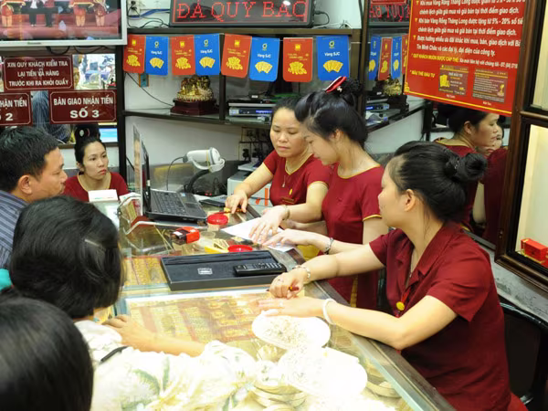 Giá vàng trong nước thấp hơn giá thế giới 620.000 đồng/lượng ảnh 1 Giá vàng trong nước thấp hơn giá thế giới 620.000 đồng/lượng ảnh 1