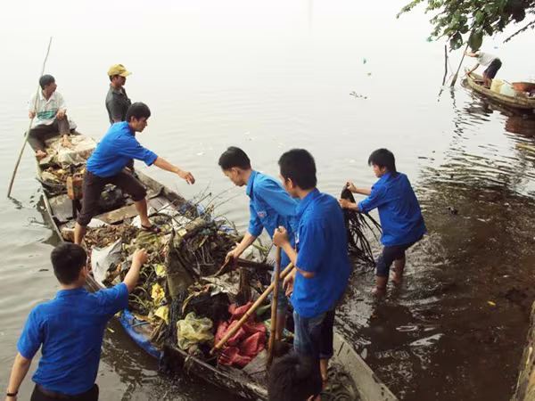 Lãnh đạo Hà Nội sẽ tham gia dọn vệ sinh sông Tô Lịch ảnh 1