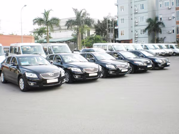 Bộ Tài chính khoán xe công theo đơn giá taxi ảnh 1