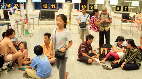 Phải bố trí chỗ ăn, ngủ cho khách nếu máy bay chậm quá 6 tiếng ảnh 1 Phải bố trí chỗ ăn, ngủ cho khách nếu máy bay chậm quá 6 tiếng ảnh 1