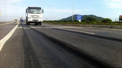 Trạm BOT trên quốc lộ 1 phải dừng thu phí nếu không khắc phục hằn lún ảnh 1 Trạm BOT trên quốc lộ 1 phải dừng thu phí nếu không khắc phục hằn lún ảnh 1