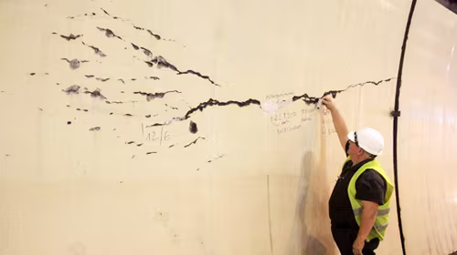 Hầm Hải Vân xuất hiện vết nứt, chủ đầu tư nói "không nguy hiểm" ảnh 1 Hầm Hải Vân xuất hiện vết nứt, chủ đầu tư nói "không nguy hiểm" ảnh 1