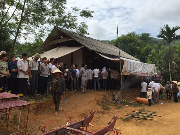 Đẫm nước mắt đám tang các nạn nhân bị sát hại ở Yên Bái ảnh 3