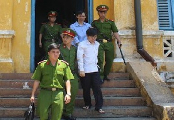 Giả danh cán bộ giáo dục, lừa đưa nữ sinh vào rừng giở trò đồi bại ảnh 1 Giả danh cán bộ giáo dục, lừa đưa nữ sinh vào rừng giở trò đồi bại ảnh 1